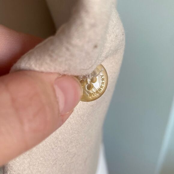 Vintage Burberry Designer Classic Cream Colored Top - Picture 3 of 15